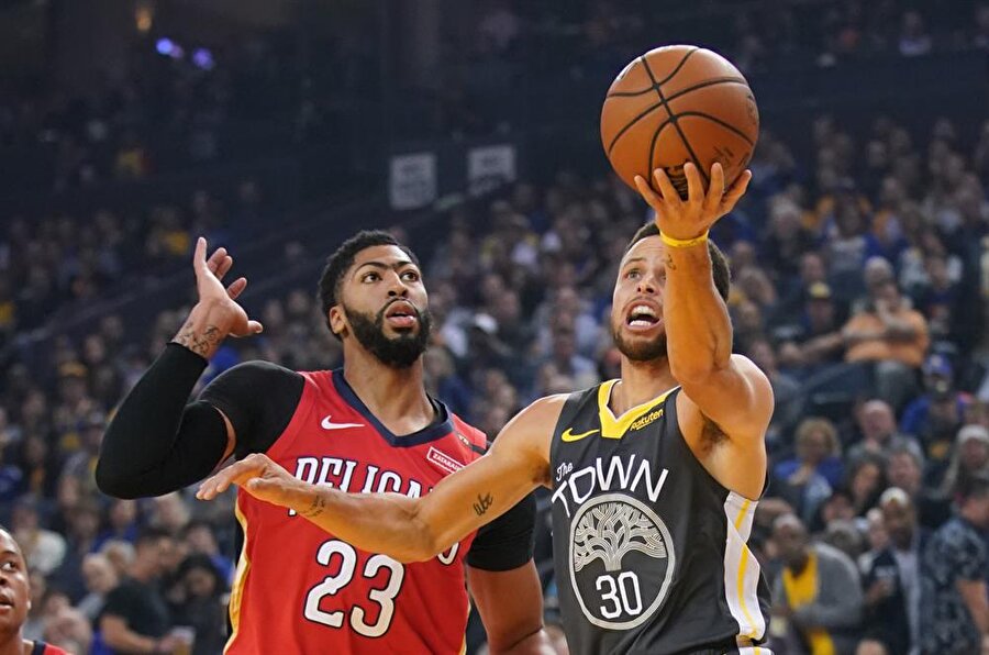 Stephen Curry, turnike atarken.