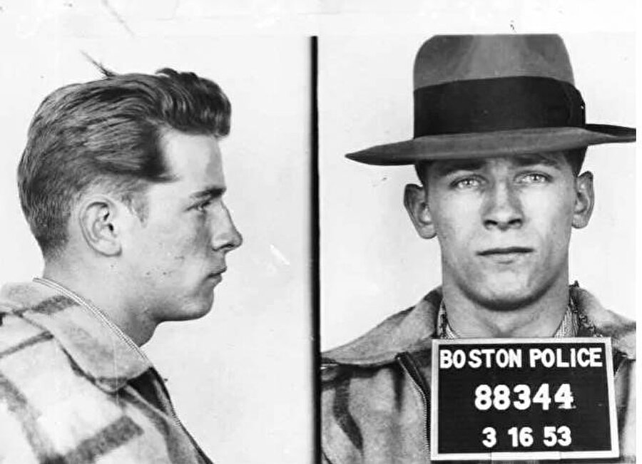Boston polis teşkilatı, tutuklanmasının ardından James 'Whitey' Bulger'in fotoğrafını servis ediyor.
