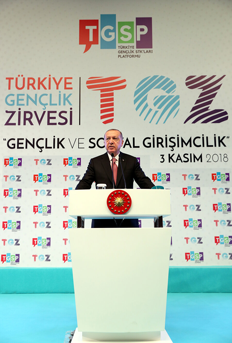 Cumhurbaşkanı Erdoğan, Türkiye Gençlik Zirvesi'nde konuştu.