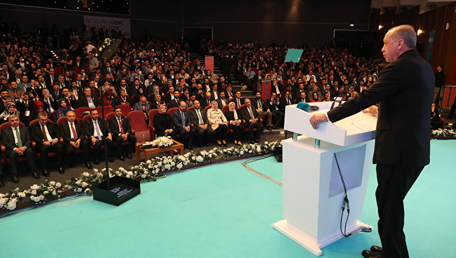 Cumhurbaşkanı Erdoğan, Yıldız Teknik Üniversitesinin Kongre Merkezinde yapılan zirvede gençlere seslendi.