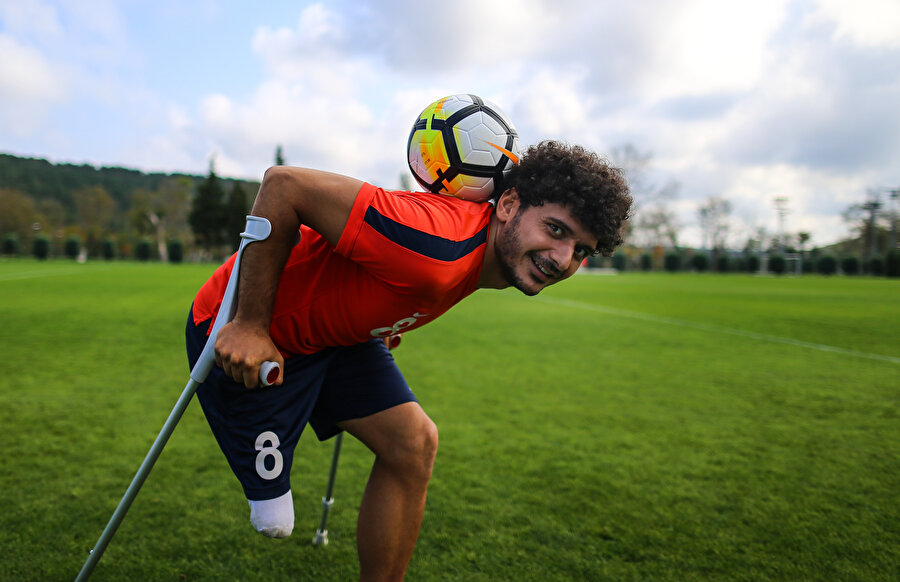 Ampute Milli Takımımızın yıldız oyuncularından Barış Telli objektiflere poz verdi.