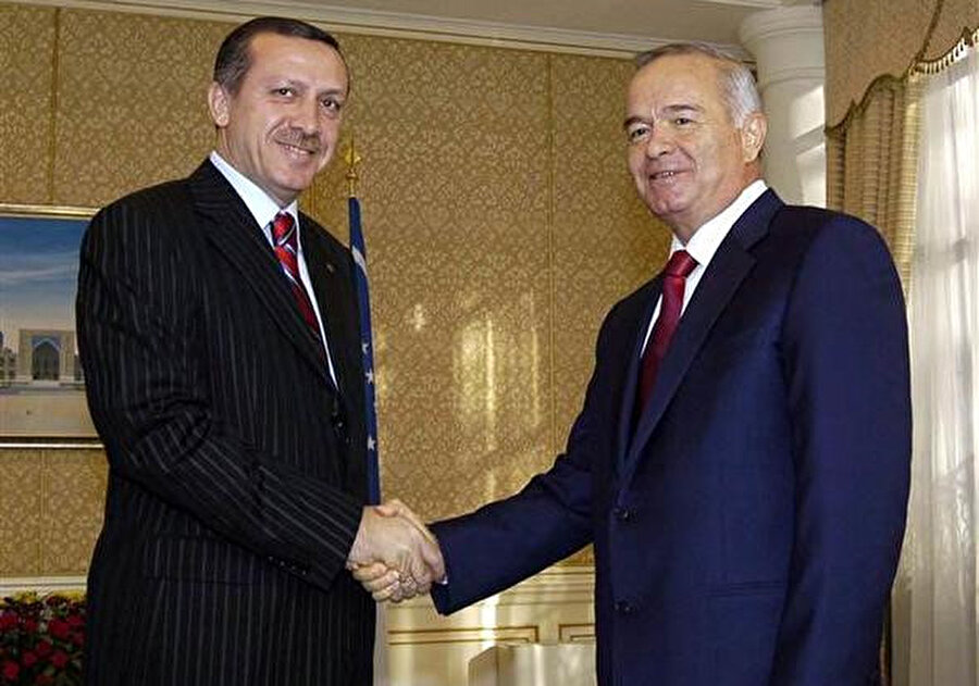 Başbakan Recep Tayyip Erdoğan'la İslam Kerimov'un 19 Aralık 2003'te Taşkent'deki görüşmesinden.