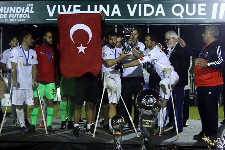 Millilerimiz buruk bir sevinç yaşadı.