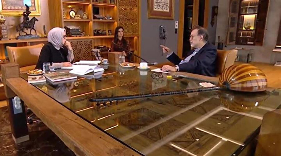 Murat Bardakçı, Türk Kahvesi programında Ayşe Böhürler'in konuğu oldu.