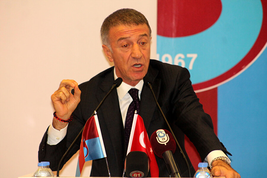 Ahmet Ağaoğlu, Trabzonspor Kulübü Divan Kurulu'nda konuşma yaparken.
