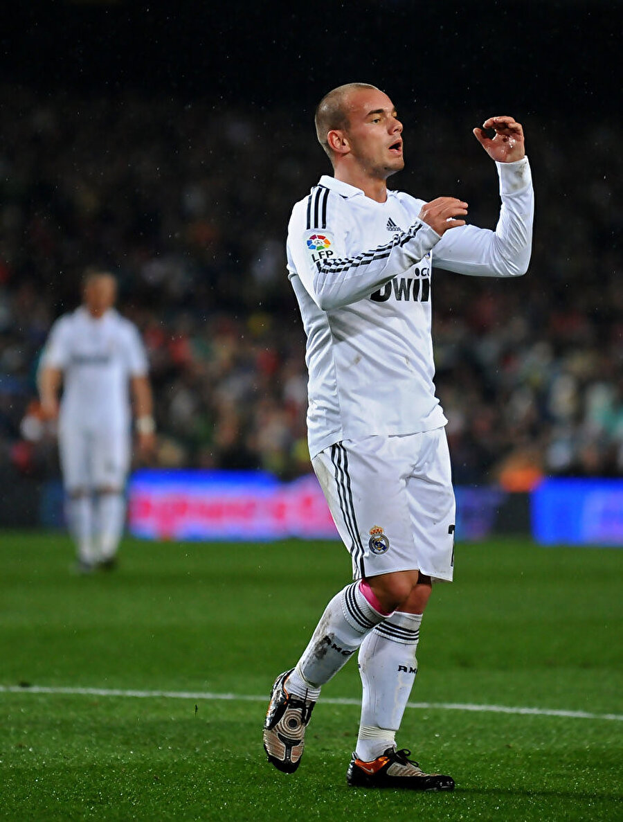 Wesley Sneijder, Real Madrid formasıyla kaçırdığı golün ardından büyük üzüntü yaşıyor.