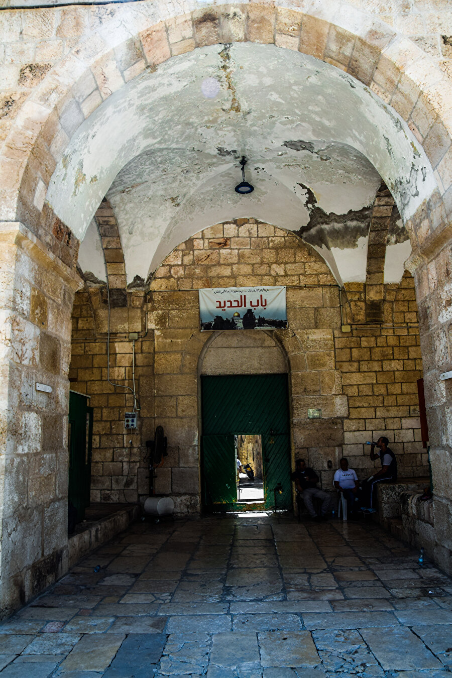 Aksâ'nın iç kısmından Hadîd Kapısı'nın görünümü. (Fotoğraf: İbrahim Furkan Özdemir)