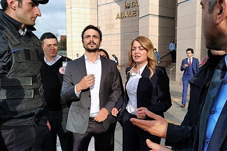 Sıla Gençoğlu'nun şikayeti üzerine savcılığa ifade vermeye giden Ahmet Kural, çıkışta avukatı ile basın mensuplarının karşısına çıktı.