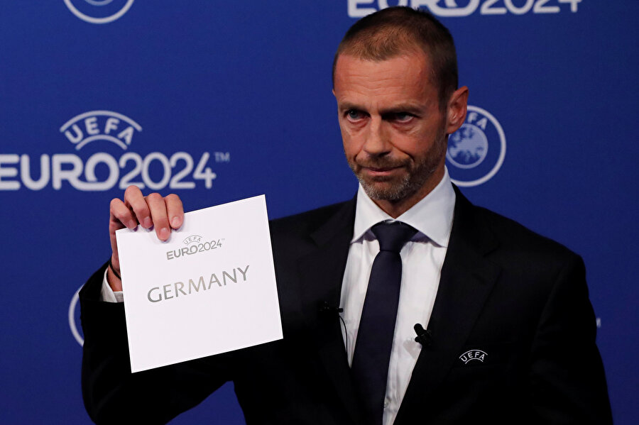 Aleksander Ceferin, EURO 2024'e ev sahipliği yapacak ülkeyi açıklarken.