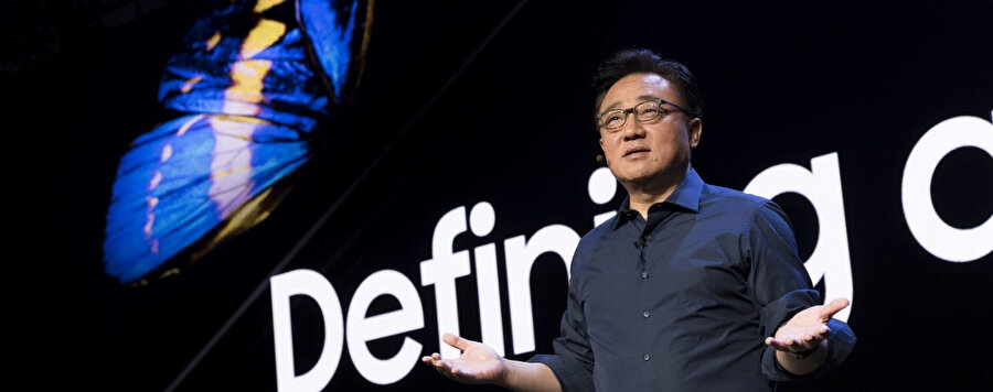 Samsung Geliştiriciler Konferansı'nda sahneye çıkan şirket CEO'su DJ Koh, birazdan detaylarına erişeceğiniz tüm teknolojilerle alakalı genel bir değerlendirme ve açıklama yaptı. 