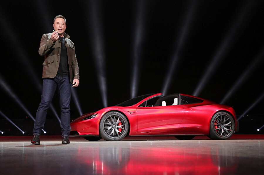 Elon Musk, Tesla'da CEO olarak devam ediyor ama alınan kararla birlikte yönetim kurulundan uzaklaştırılmış oluyor. 
