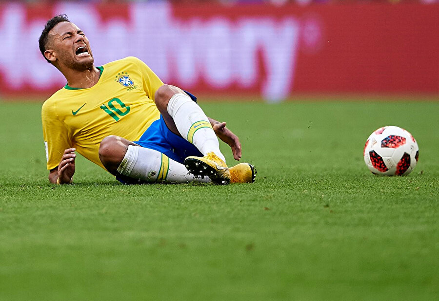 Neymar'ın 2018 Dünya Kupası'nda vermeye alışık olduğu pozlardan bir tanesi.