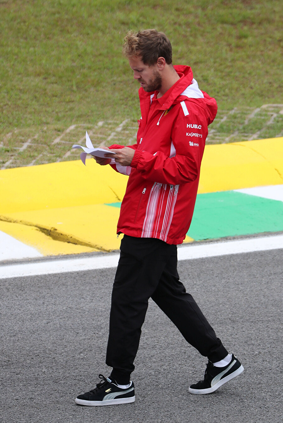 Sebastian Vettel, pisti gezerken.