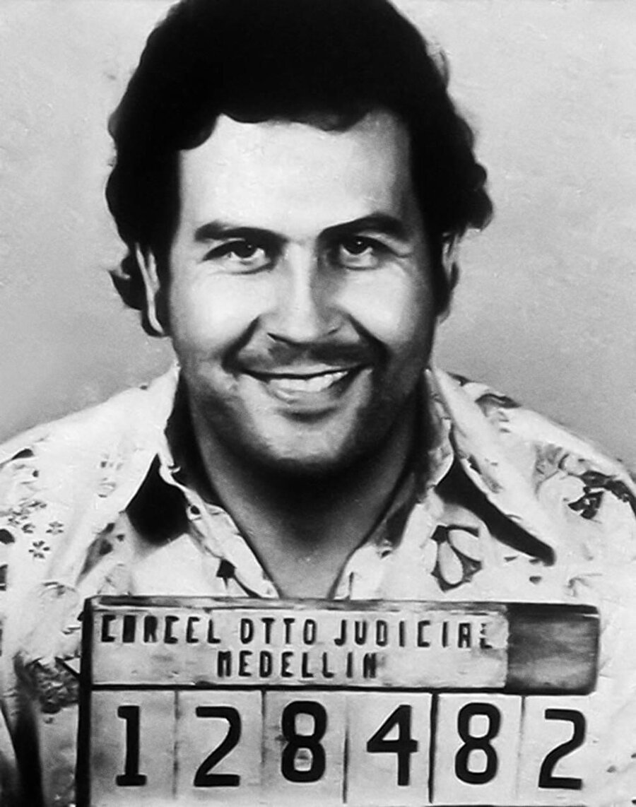 Escobar'ın 1999 yılında tutuklandığında karakolda çekilen fotoğrafı