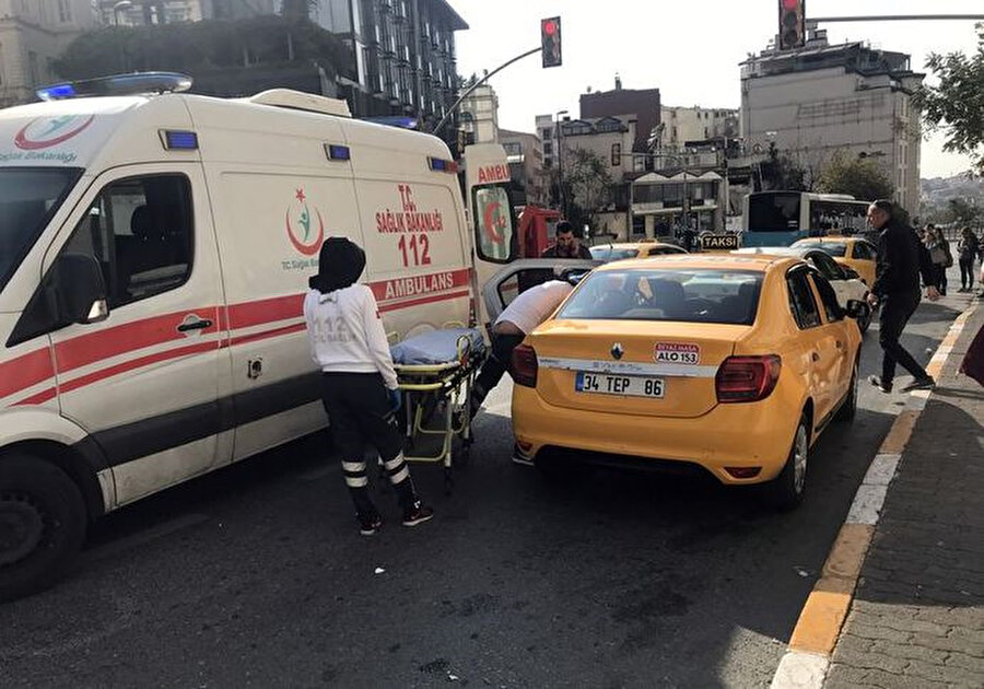 Hayatını kaybeden Şeref Hamamcı'nın sağlık görevlileri tarafından Adli Tıpa götürüldü.