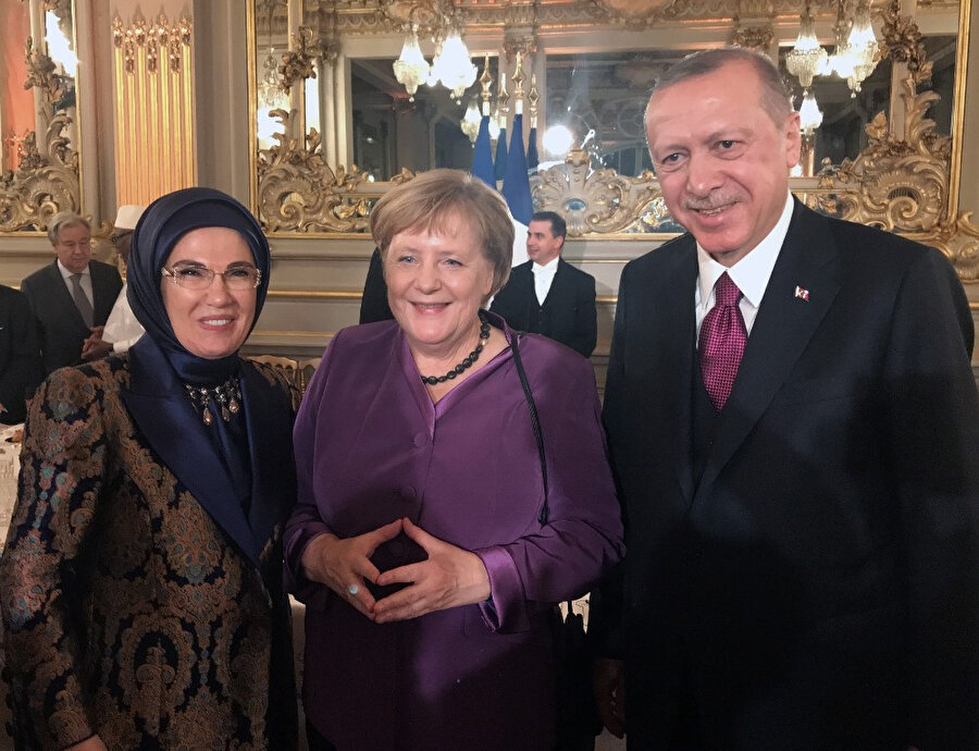 Cumhurbaşkanı Erdoğan’ın Trump’ın yanı sıra Almanya Başbakanı Angela Merkel, Fransa Cumhurbaşkanı Emmanuel Macron gibi isimlerle de program boyunca sohbet ettiği belirtildi.