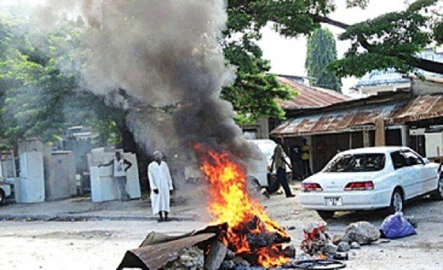 Tanzanya'da çiftçiler kaju fiyatlarını evlerini yakararak protesto etmişti.