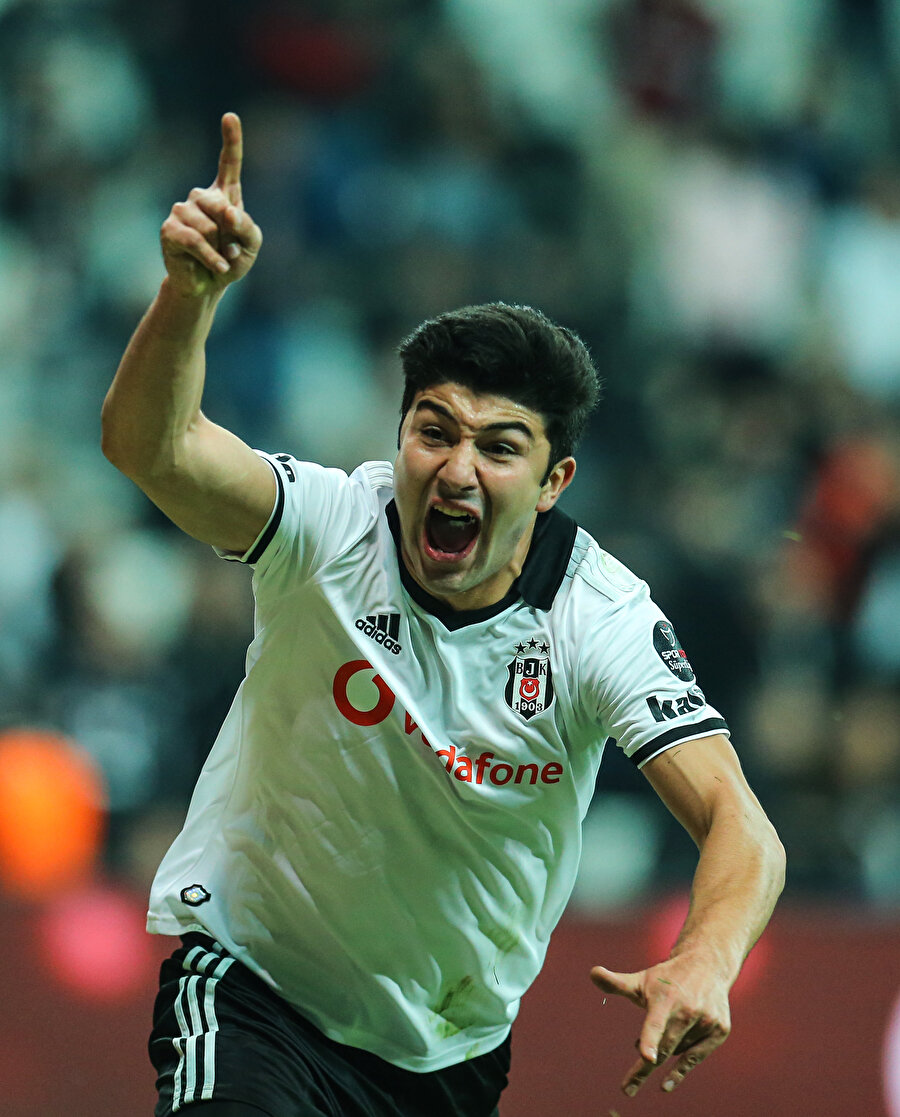 Beşiktaş'ın Sivasspor karşısındaki tek golünü atan 19 yaşındaki Güven Yalçın, gol sonrasında büyük mutluluk yaşadı.