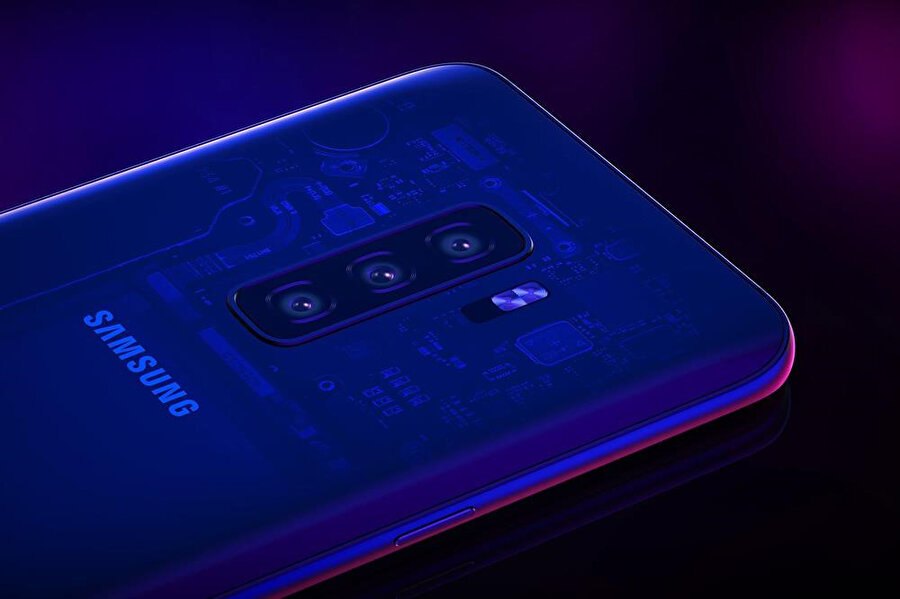 Aslında alt alta dizilen kameralarda AR desteğinin çok daha sağlıklı çalıştığı söylentileri var. Ama bir yandan da Galaxy S10'da 'daha büyük boyutlu' batarya için kameraların yan yana dizilerek yerden tasarruf sağlandığı söyleniyor. 