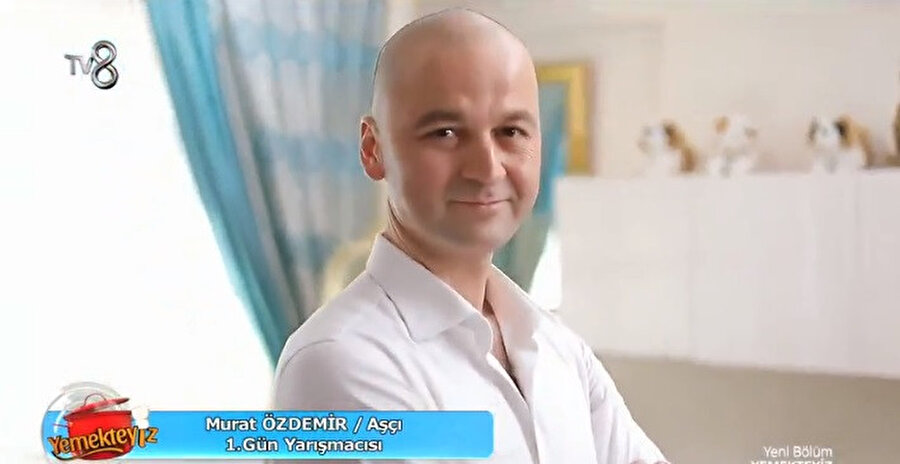 Murat Özdemir, yine TV8 ekranlarında yayınlanan Yemekteyiz programında da tuhaf hareketleri yüzünden diskalifiye edilmişti.