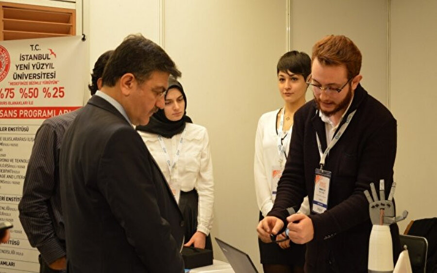  Smart Future Expo Akıllı Teknolojiler Fuarı’na katılan İstanbul Yeni Yüzyıl Üniversitesi öğrencileri, çalışmalarını fuara gelen ziyaretçilere tanıttı.