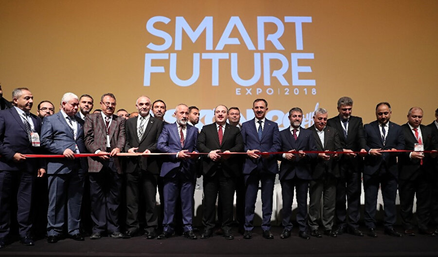 İstanbul Kongre Merkezi'nde gerçekleştirilen Smart Future Expo'nun açılışına teknoloji camiasından çok sayıda isim katıldı. 
