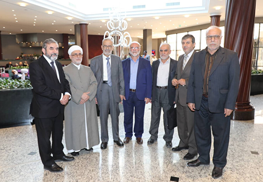 Kürdistan İslâmî Birliği (Yekgirtu) Lideri Selahaddin Bahaddin (soldan birinci), İstanbul'da 3 Kasım 2018'de düzenlenen Dünya Müslüman Alimler Birliği Genel Kurulu'na katılmıştı.