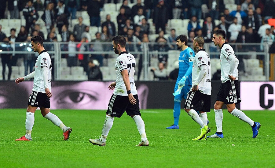 Beşiktaşlı futbolcular alınan kötü sonuçların ardından son haftalarda moralsiz görünüyor.