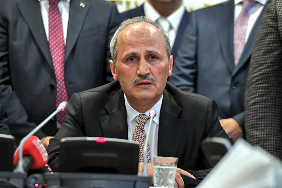 Ulaştırma ve Altyapı Bakanı Cahit Turhan