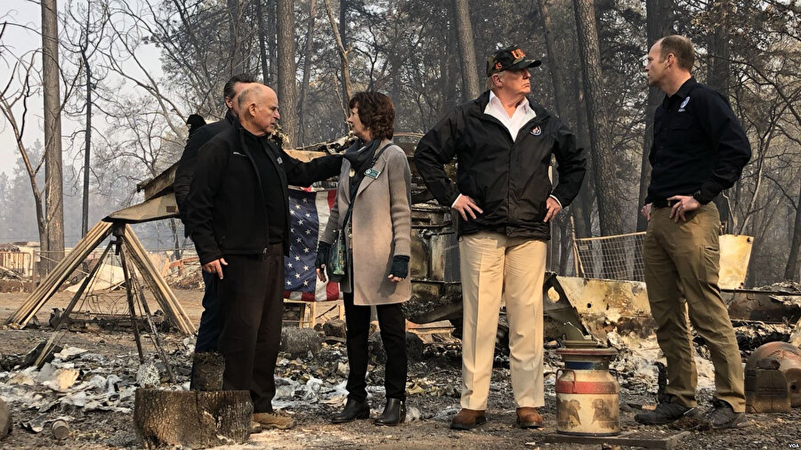  Amerika’nın Kaliforniya eyaletinde orman yangınları ile mücadele çalışmalarını takip eden Trump, Malibu kentinde gazetecilerin sorularını yanıtladı. 