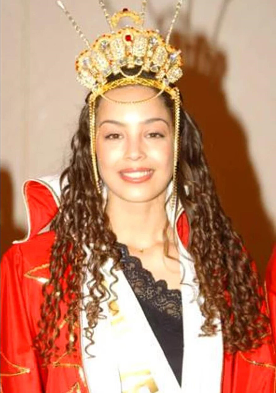 2002 yılında düzenlenen Miss World yarışmasında Türkiye'yi temsil etmiş ve birincilik getirmişti.