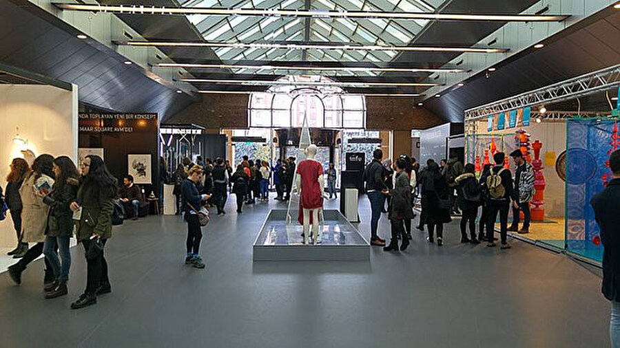 Haliç Kongre Merkezi'nde gerçekleşitirilen etkinliğe, moda, tasarım ve grafik alanıyla ilgili bir çok isim katıldı.