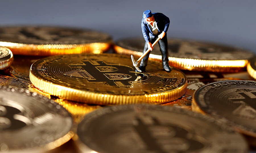 Bitcoin, ‘mining’ çalışmalarıyla yoğun biçimde üretilmeye devam ediyor.