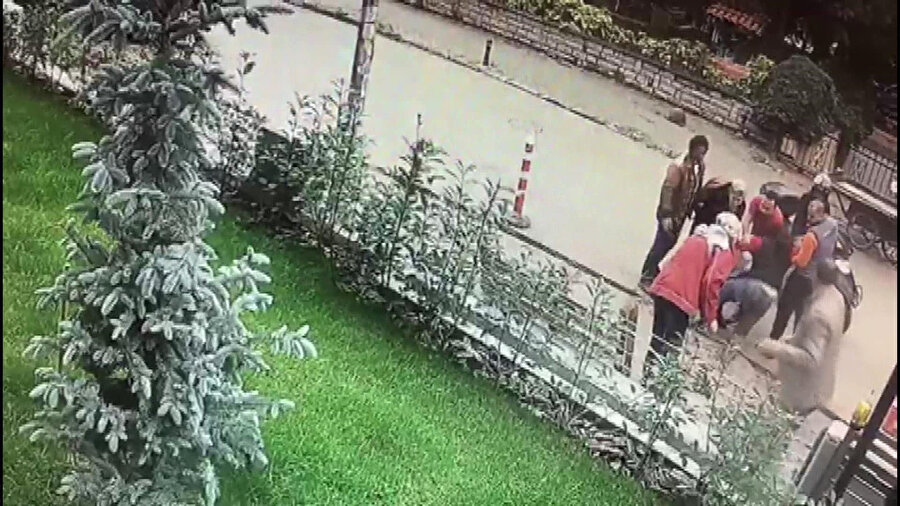 2 kadın yaklaşık 1 metre çukura gömüldü.
