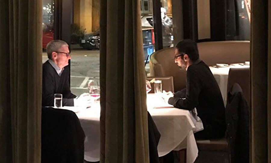 Tim Cook ve Sundar Pichai’nin yemek yerken görüntülendiği anlar… 