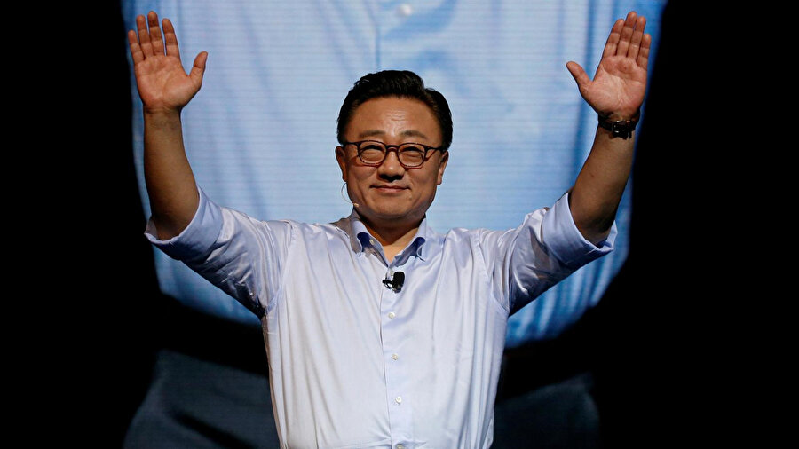 Samsung CEO’su Koh Dong-jin, şirketin geleceğiyle ilgili kararlar konusunda oldukça titiz davranıyor.