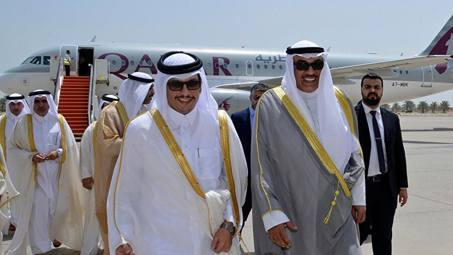 Kuveyt Dışişleri Bakanı Sabah Halid el Sabah, Katarlı mevkidaşı Muhammed Âl-i Sânî ile.