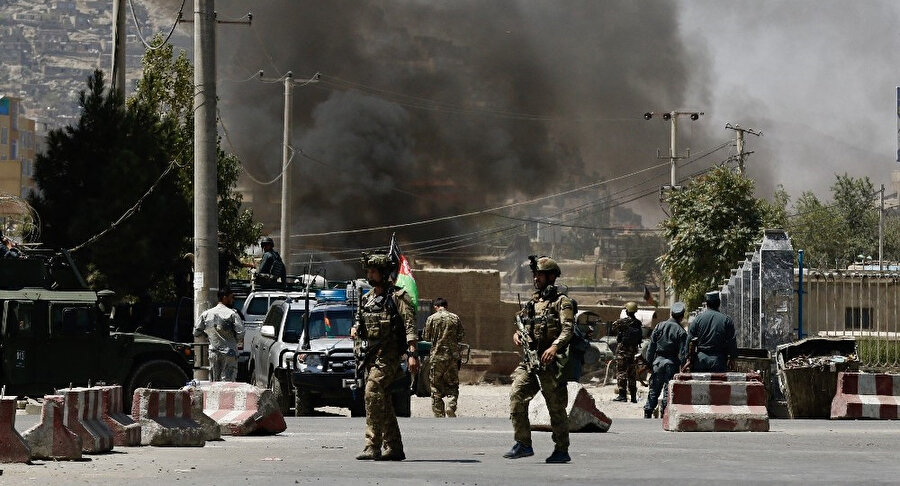 Afganistan'da Taliban'la, Afganistan güçleri ve ABD askerleri arasındaki çatışmalar sürüyor.