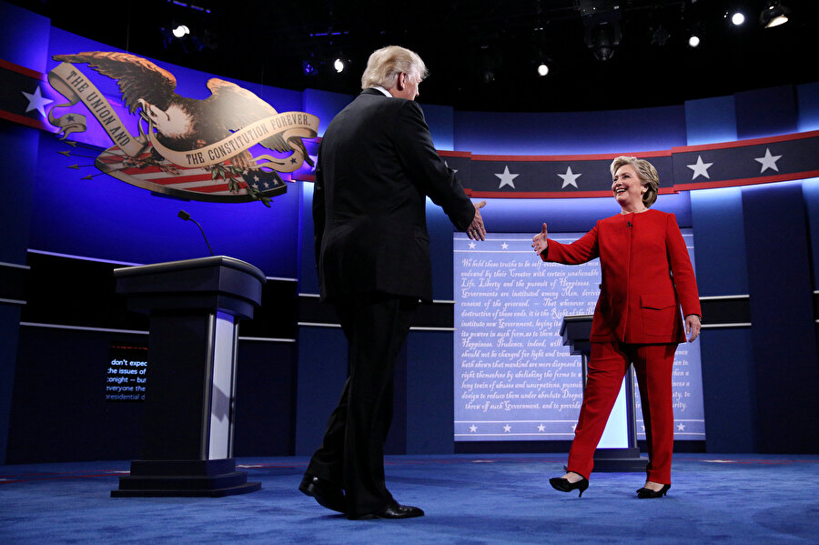 Hillary Clinton ve Donald Trump, ilk başkanlık tartışmasını Hempstead'deki Hofstra Üniversitesi'nde gerçekleştirmişti. ışması 