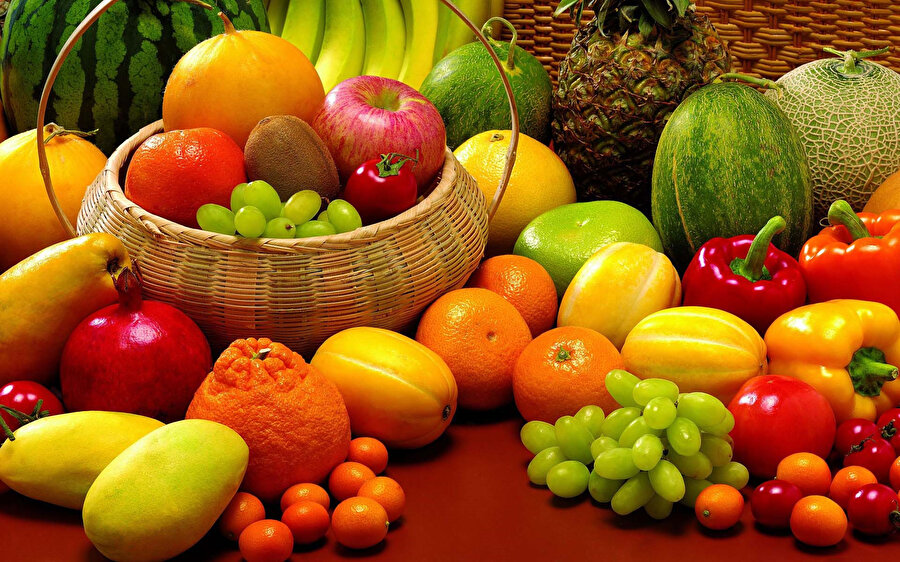 Kış aylarında meyve tüketimini artırmamız gerektiğini söyleyen Beslenme Uzmanı Nazlı, özellikle greyfurt, portakal, ayva ve kivi gibi kış meyveleri tüketmemizi öneriyor.