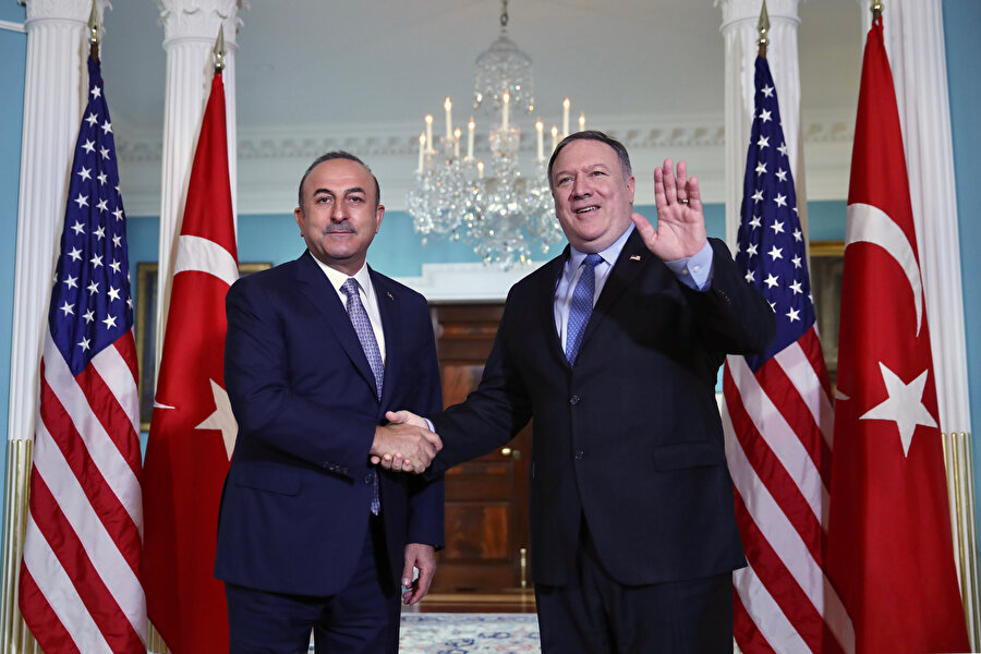 Dışişleri Bakanı Mevlüt Çavuşoğlu, resmi temaslarda bulunmak üzere geldiği Amerika’nın başkenti Washington'da ABD Dışişleri Bakanı Mike Pompeo ile görüştü.