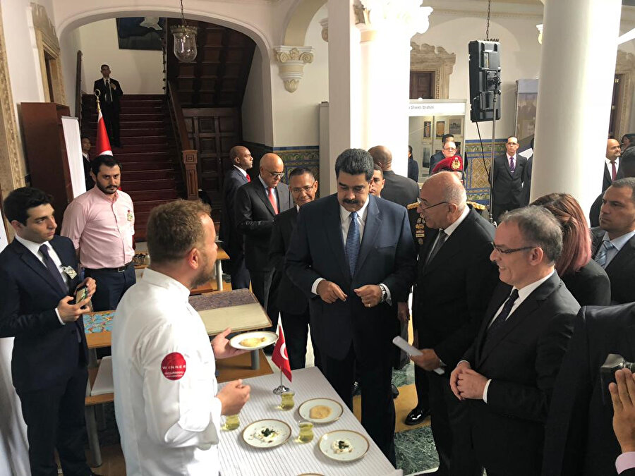 Şef ve yemek araştırmacısı Yunus Emre Akkor, Venezuela Devlet Başkanı'na Türk mutfağı hakkında bilgiler verdi.