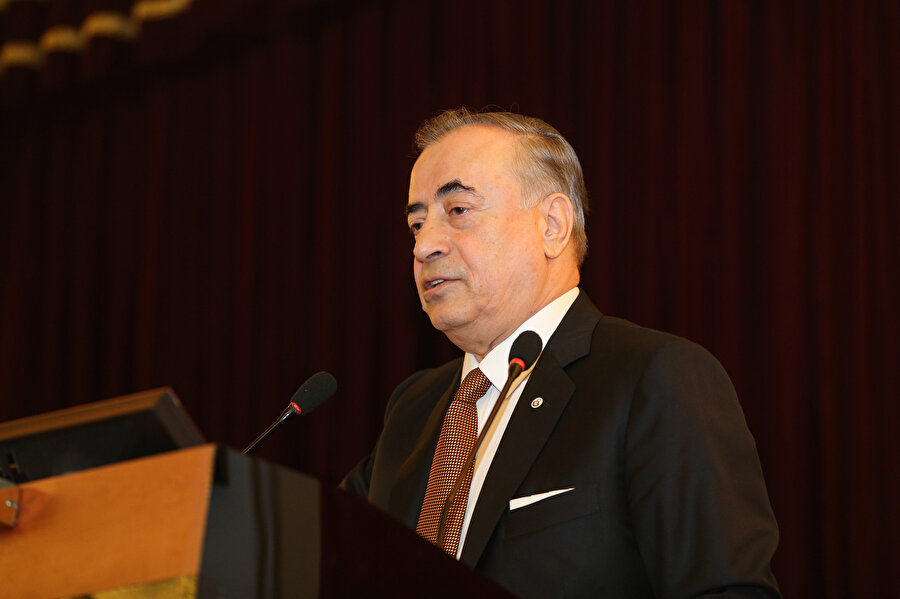 Mustafa Cengiz, Divan Toplantısı'nda açıklamalarda bulunuyor.