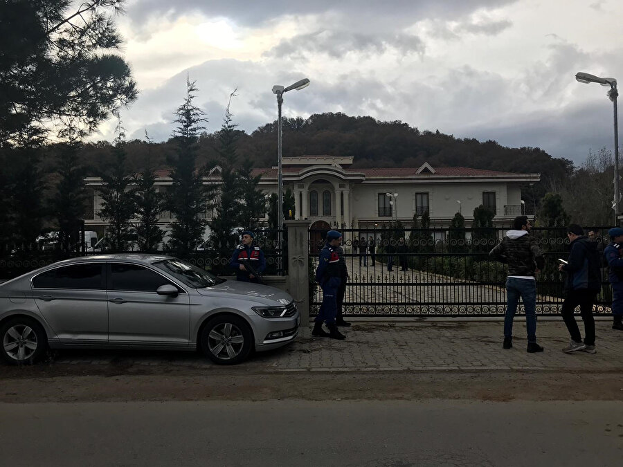 Samanlı köyündeki villaya sabah saatlerinde gelen jandarma ve polis ekipleri, Suudi gazeteci Cemal Kaşıkçı cinayetiyle ilgili araştırma yapmaya başladı.