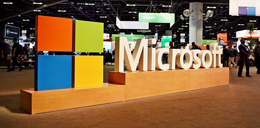 Microsoft, 'dünyanın en değerli teknoloji markası' ünvanını elde etmeyi başardı. Ancak birinci ve ikinci arasındaki değişim sürekli olarak devam ediyor. 