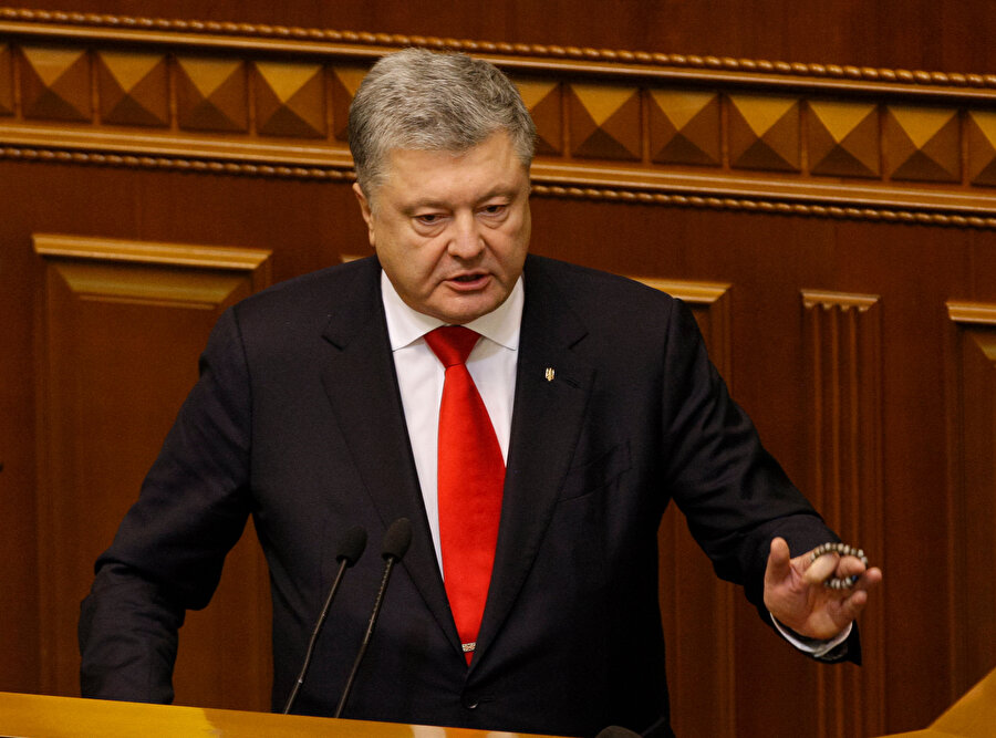  Ukrayna Cumhurbaşkanı Poroshenko Kiev'de meclis oturumunda konuştu. 