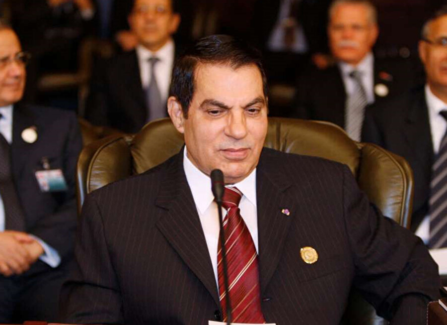 Arap Baharı'nın ilk başladığı ülke olan Tunus'ta dönemin Cumhurbaşkanı Zeynelabidin Bin Ali 2011 yılında Suudi Arabistan'a kaçtı ve halen orada yaşıyor.
