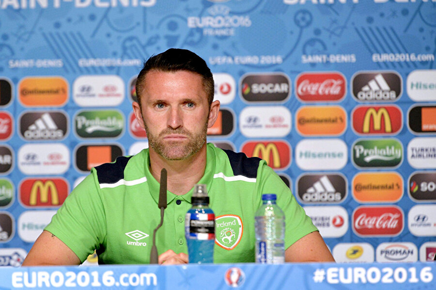 Arşiv: Robbie Keane Euro 2016'da maç sonrası basın toplantısında konuşma yaparken...