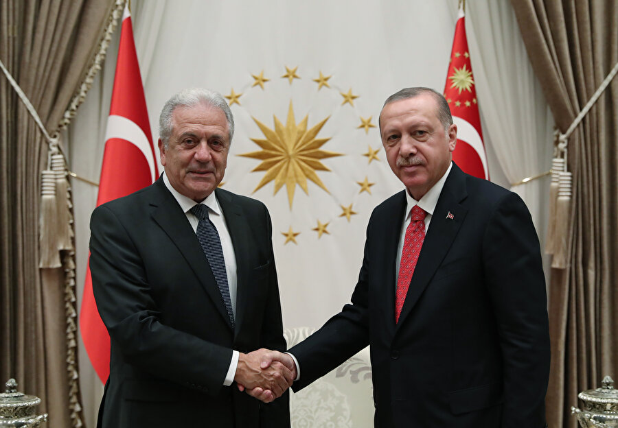 Dimitris Avramopoulos, geçtiğimiz ay Cumhurbaşkanı Erdoğan'la bir araya gelmişti.