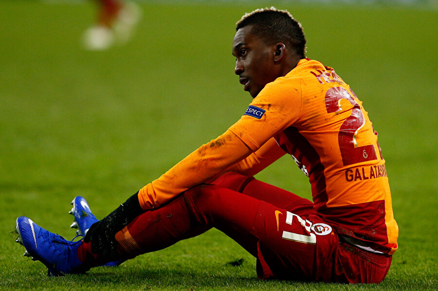 Galatasaray forması giyen Henry Onyekuru, mağlubiyetin ardından büyük üzüntü yaşıyor.